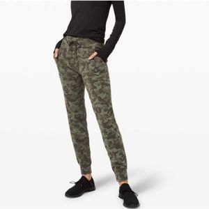 Ready to Rulu Jogger - Green Camo